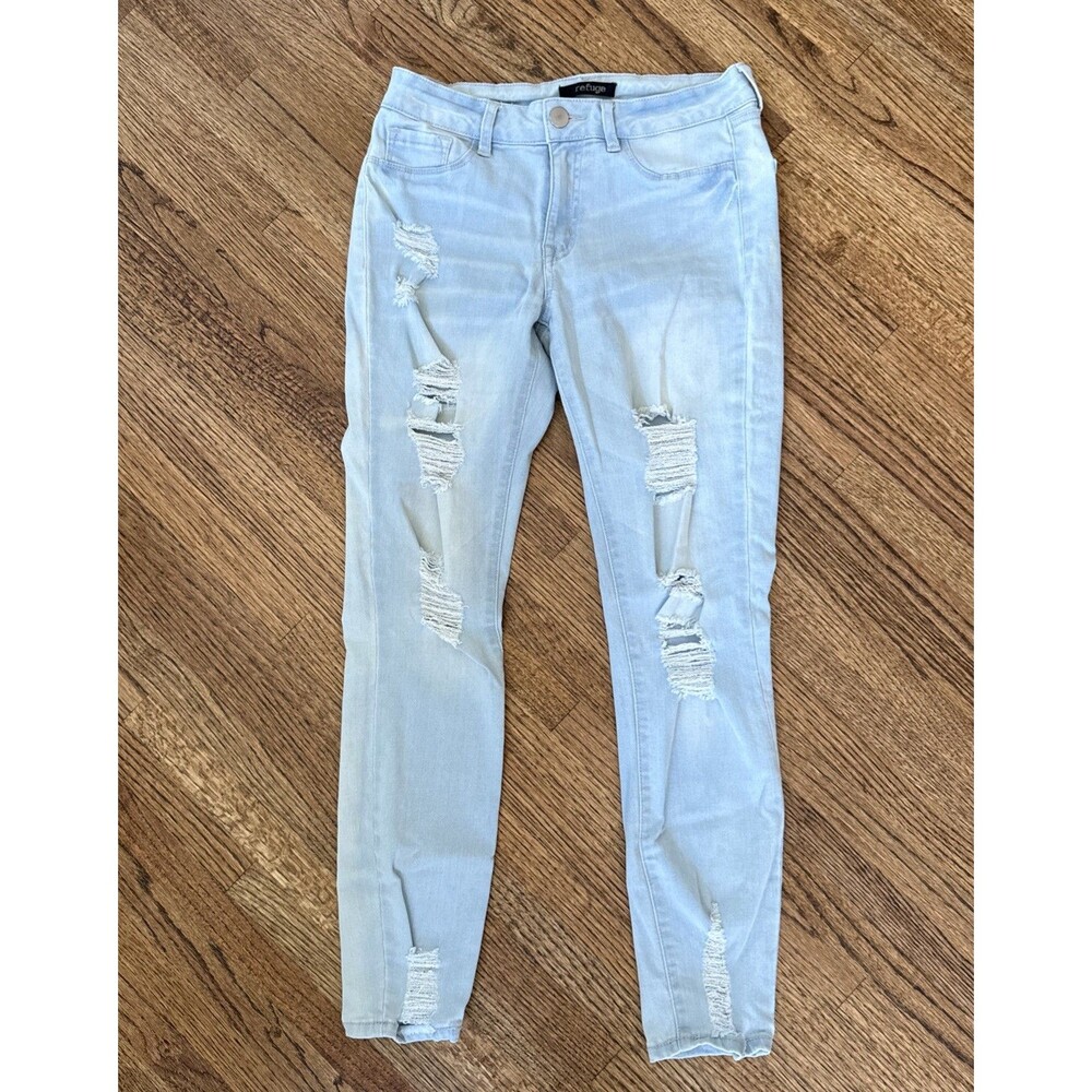 Refuge Women's Size 6 Light Wash Distressed Stretchy Ripped Skinny Jeans